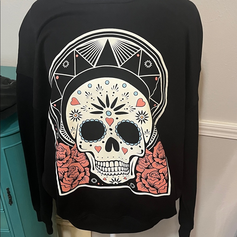 Wound Up Black Crewneck with Skull and Rose Design